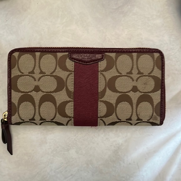 BRAND NEW! Coach large wallet/clutch. Brown and burgundy. - Picture 1 of 4